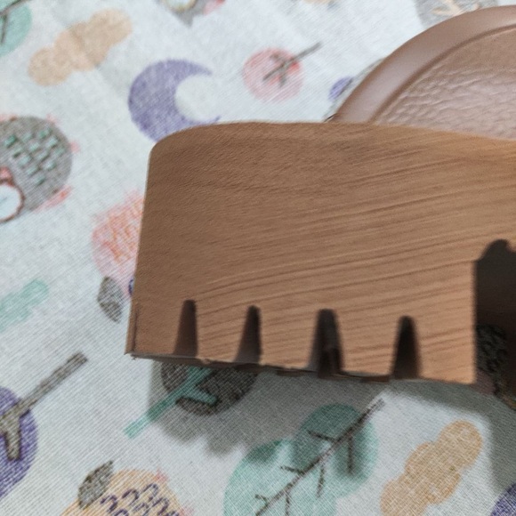 Gucci Leather Slippers - Picture 10 of 12